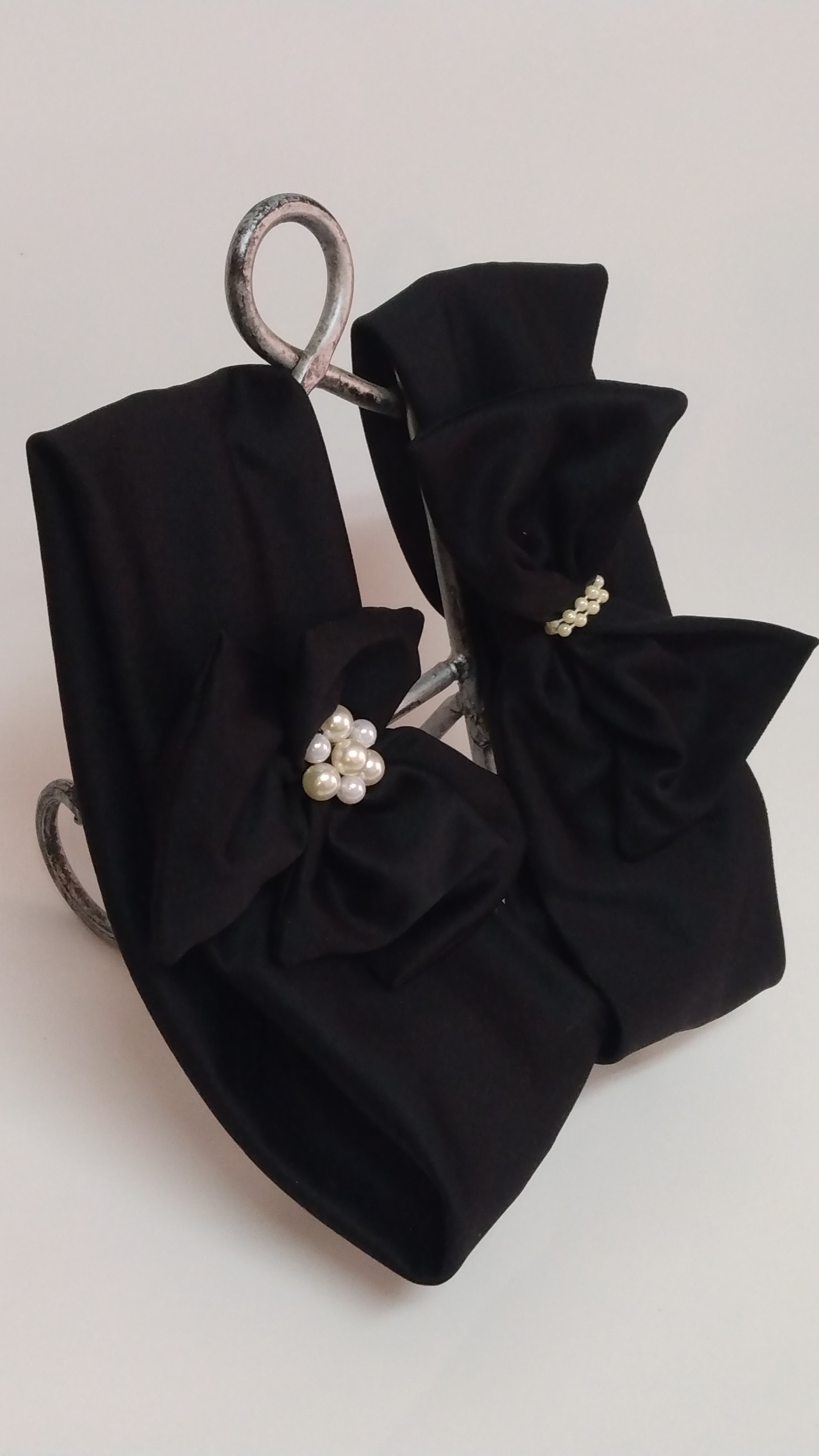 Handmade hair accessory – natural fabric scrunchie & clips